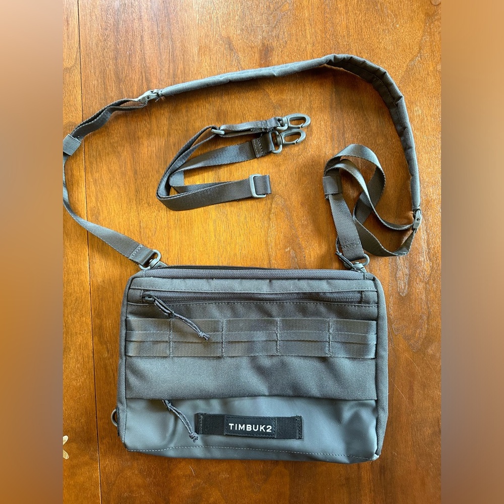 Timbuk2 Agent Crossbody Bag steel gray EUC small sling bag for travel bike EDC